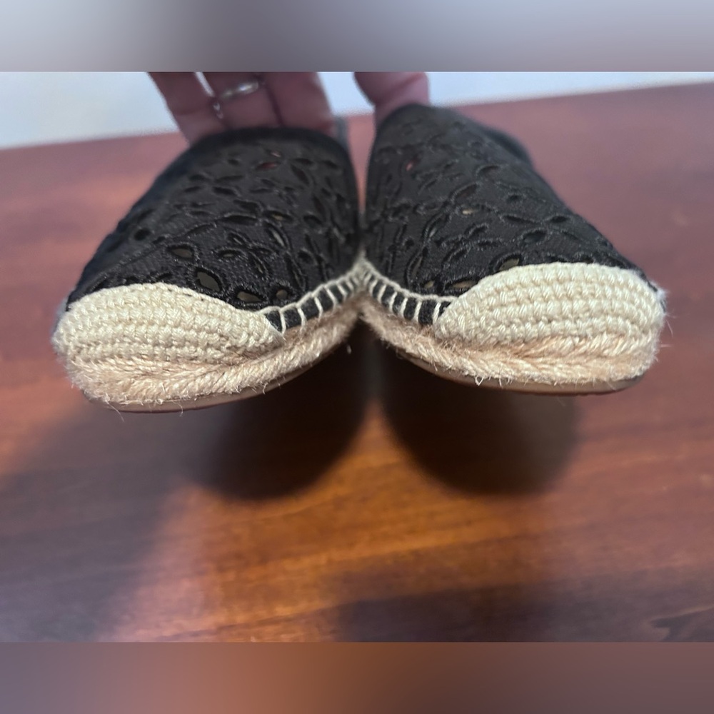 Elegant Black Lace Espadrilles - Picture 4 of 13